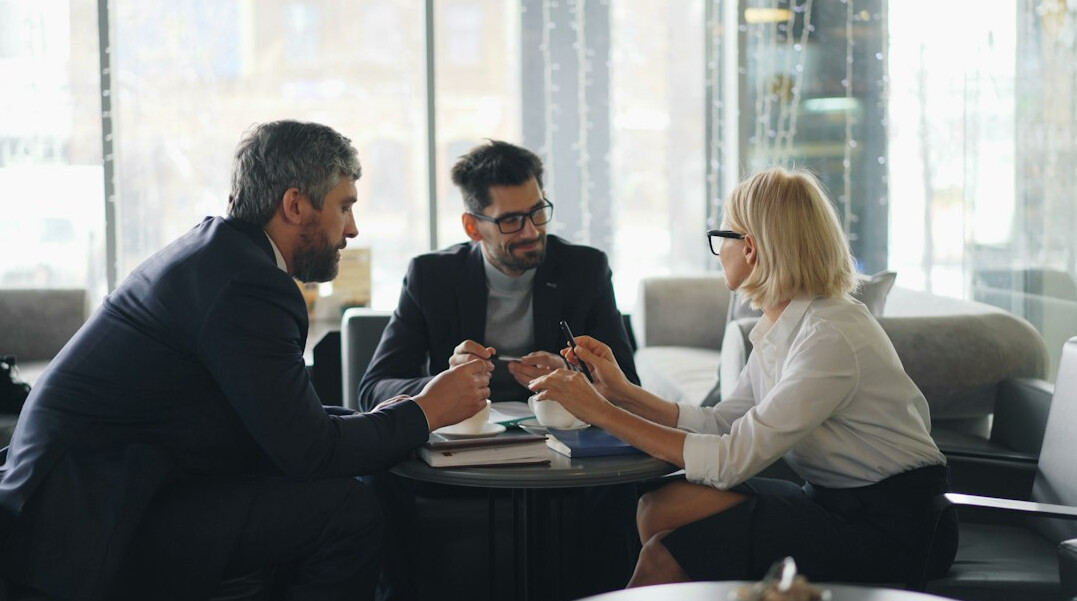 group discussion in meeting